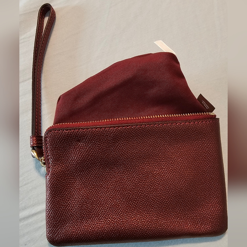 Coach Metallic Cherry Leather wristlet New without tags - Picture 6 of 16